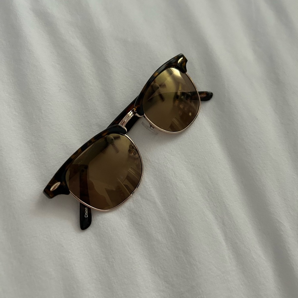 NWOT Classic Tortoise Shell Sunglasses